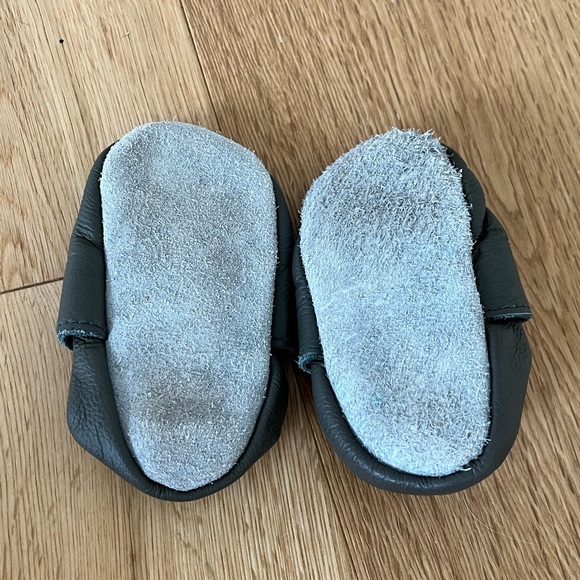 Sayoyo leather grey elastic slip on shoe 5.5’ 12-18 months - Picture 7 of 7
